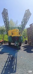 Pulverizador arrastrado John Deere 732 - 1