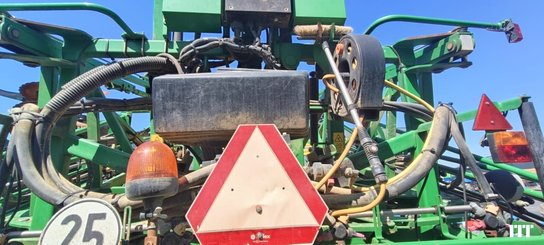 Pulverizador arrastrado John Deere 732 - 3
