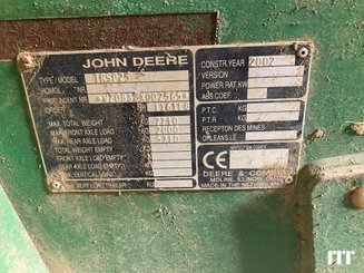 Pulverizador arrastrado John Deere 832 - 3