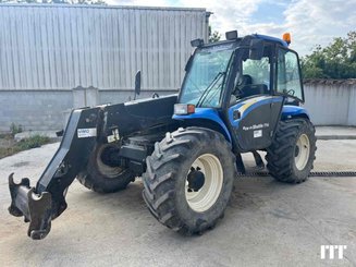 Manipulador telescópico New Holland LM 435 - 1