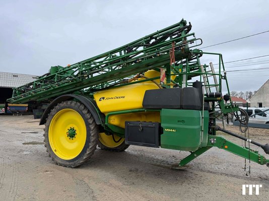 Pulverizador arrastrado John Deere 944i - 1