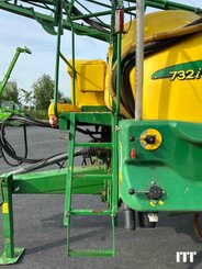 Pulverizador arrastrado John Deere 732 - 8