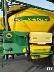 Pulverizador arrastrado John Deere 732 - 9