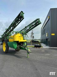 Pulverizador arrastrado John Deere 732 - 1