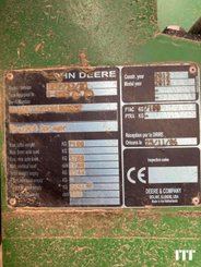 Pulverizador arrastrado John Deere 732 - 17