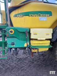 Pulverizador arrastrado John Deere 732 - 16