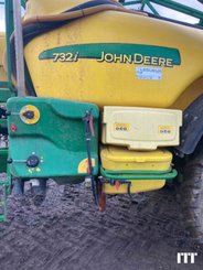 Pulverizador arrastrado John Deere 732 - 6