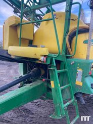 Pulverizador arrastrado John Deere 732 - 15