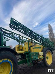 Pulverizador arrastrado John Deere 732 - 1