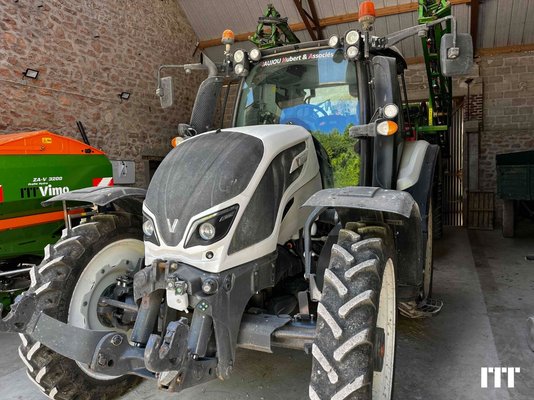 Tractor agricola Valtra N124 - 1